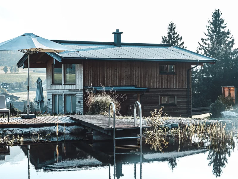 Chalet mit Badeteich 
