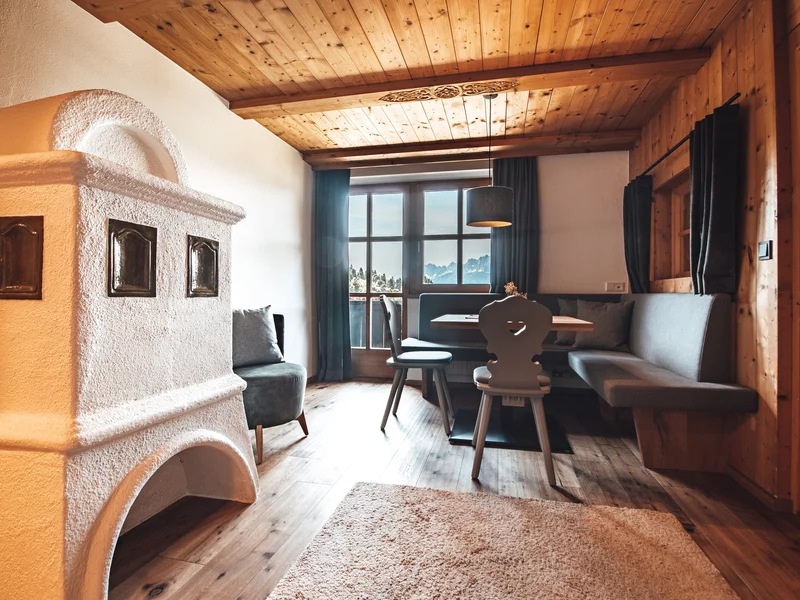 Sitzecke und Kaminofen Appartement Grosslehen