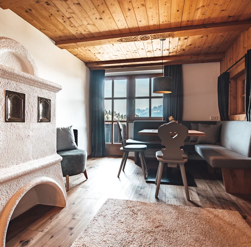 Sitzecke und Kaminofen Appartement Grosslehen