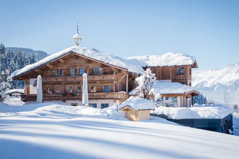 Außenansicht Hotel Winter