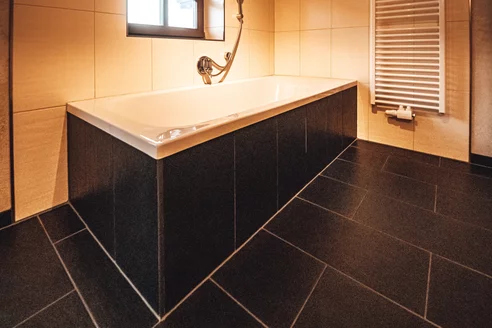 Badewanne Hotel Chalets Grosslehen Gutshaus Suite