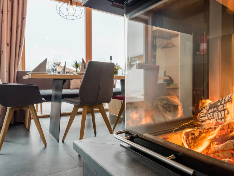 Kamin und Esszimmer