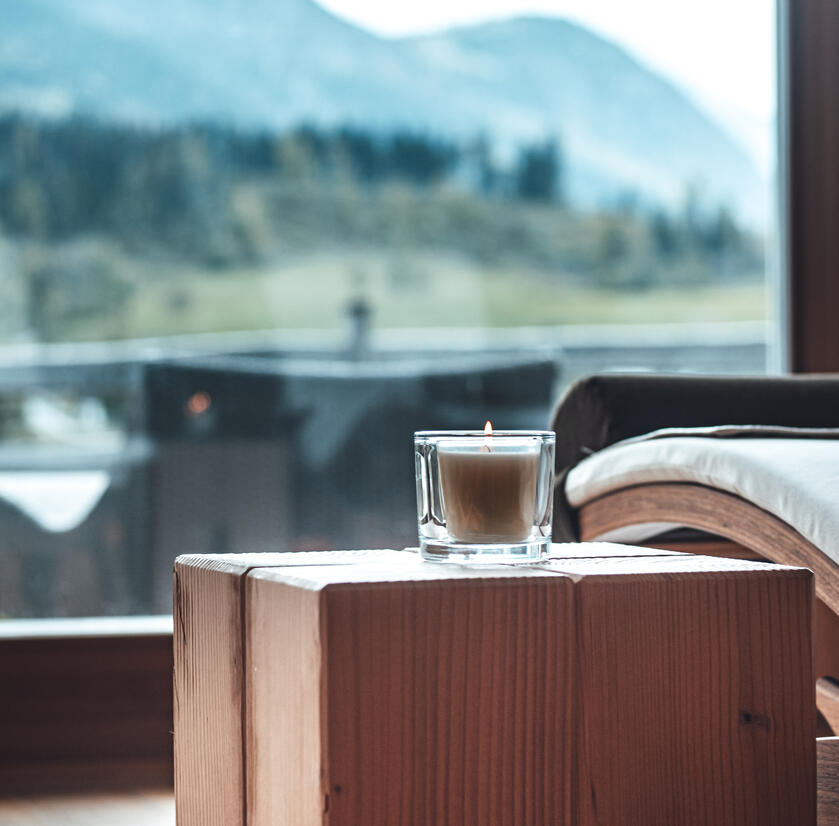Hotel Chalets Grosslehen Ruheraum mit Kerze Ruheraum mit Kerze