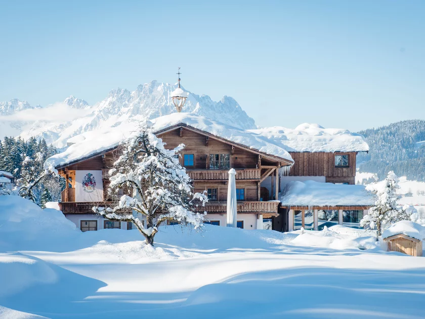Außenansicht Hotel Winter